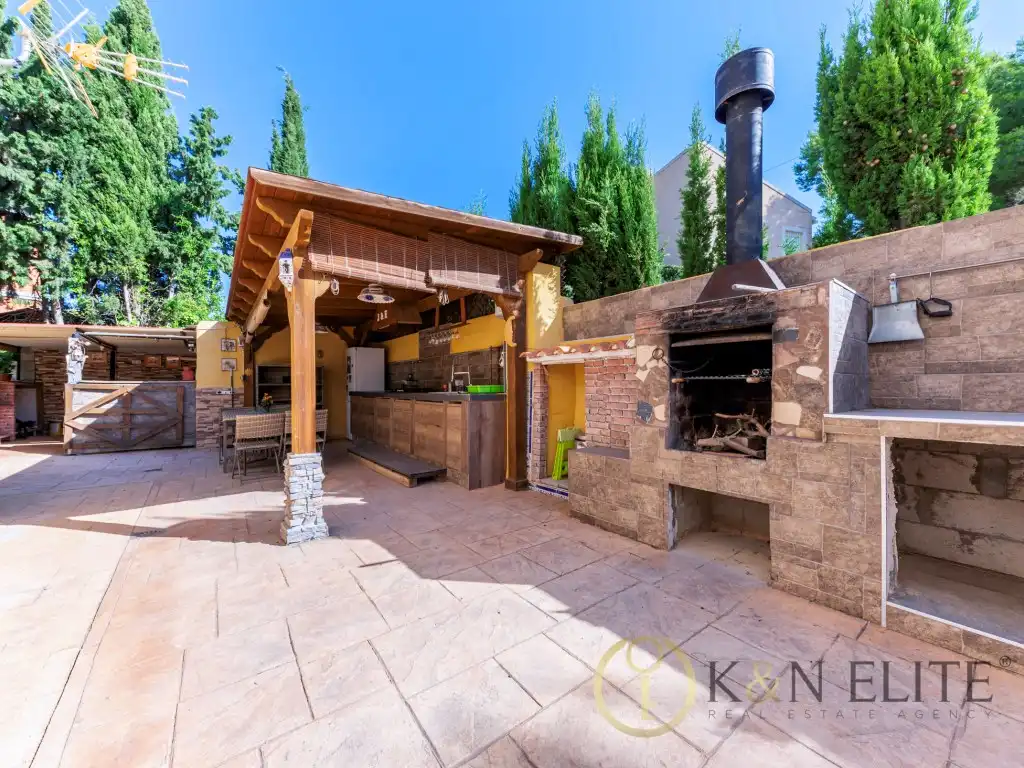 Casa o xalet en venda en Mutxamel amb Aire condicionat, Jardí privat i Terrassa