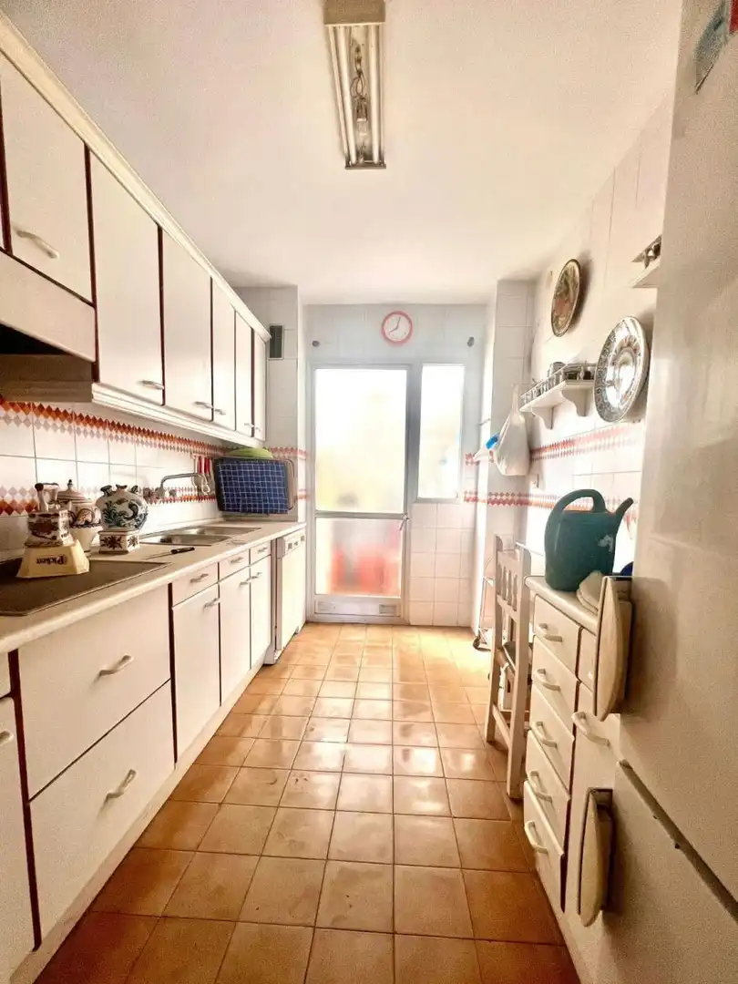 Küche von Wohnung zum Verkauf in Fuengirola mit Terrasse und Gemeinschaftspool