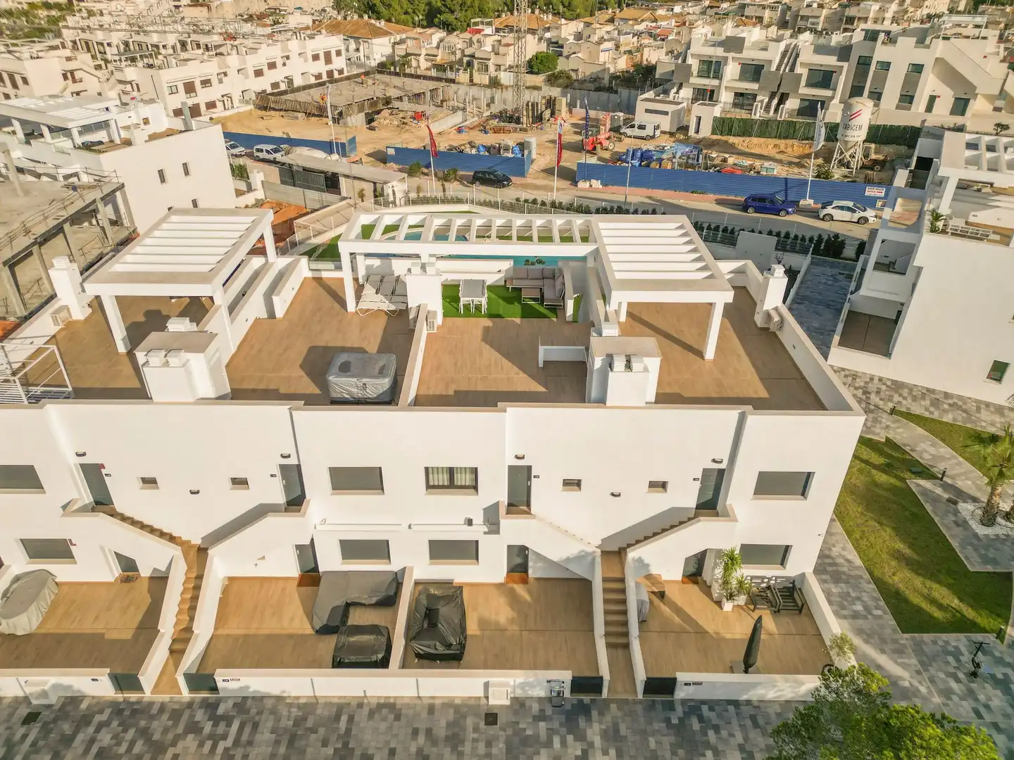 Vista exterior de Àtic en venda en Torrevieja amb Terrassa, Balcó i Piscina comunitària