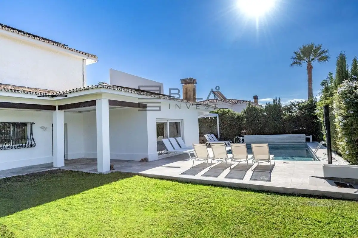 Villa con piscina in vendita a Guadalmemdina, imagen 2