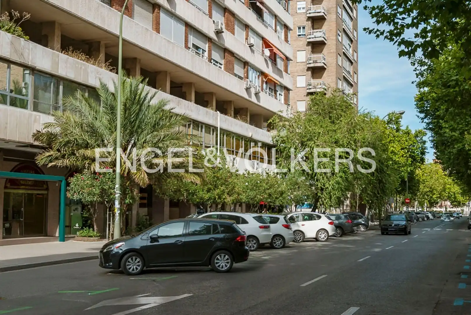 Außenansicht von Wohnung zur Miete in Madrid mit Klimaanlage, Heizung und Privatgarten