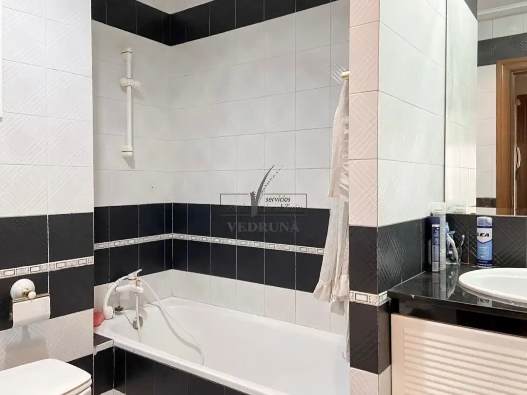 Bathroom of Flat for rent in Zaragoza  with Heating and Terrace