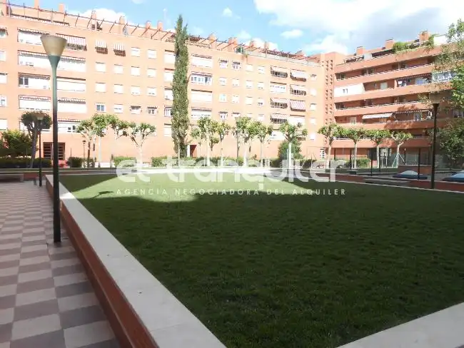 Vista exterior de Dúplex en venta en Alcalá de Henares con Terraza, Trastero y Amueblado