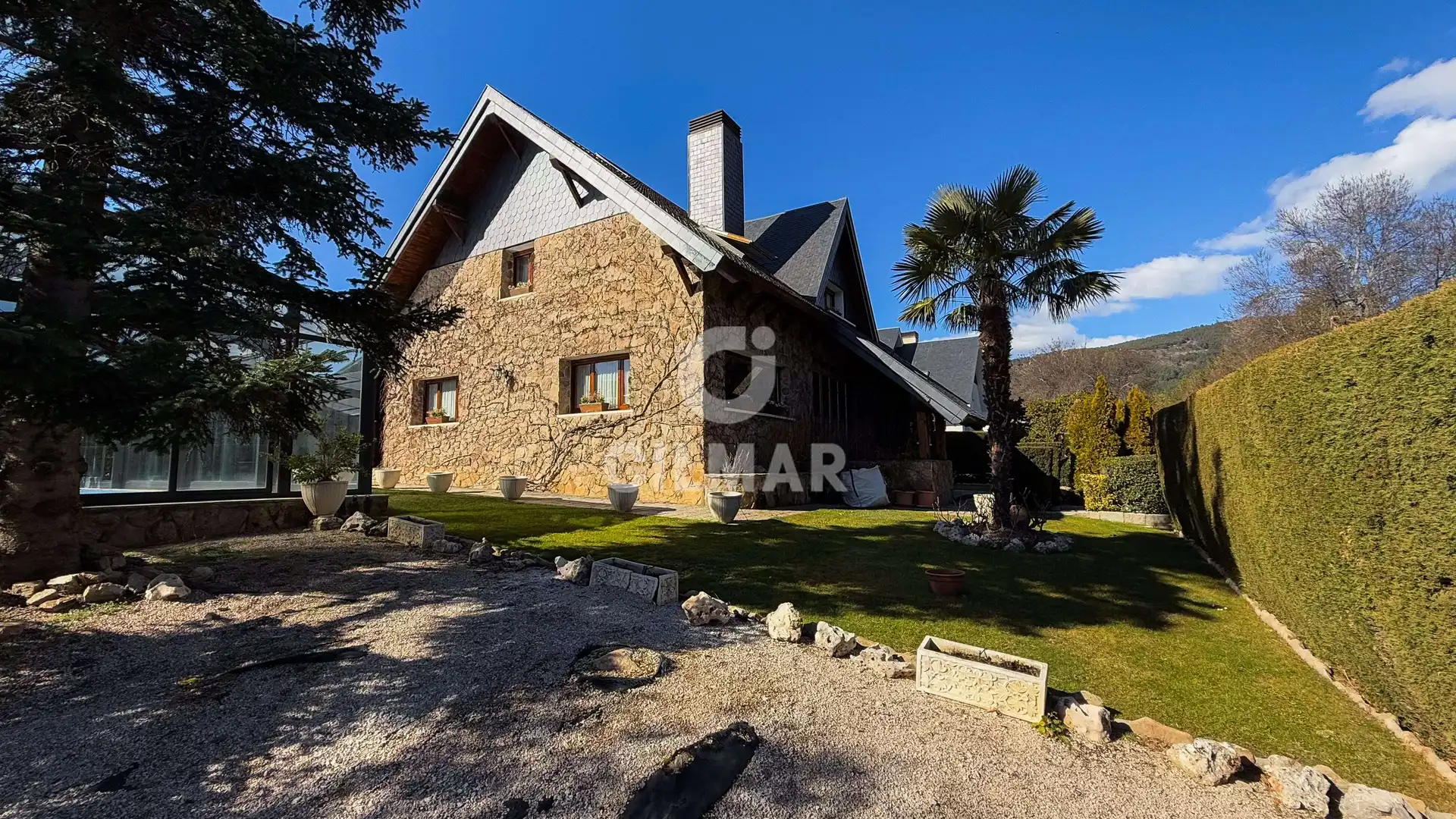 Vista exterior de Casa o xalet en venda en Navacerrada amb Calefacció, Jardí privat i Piscina