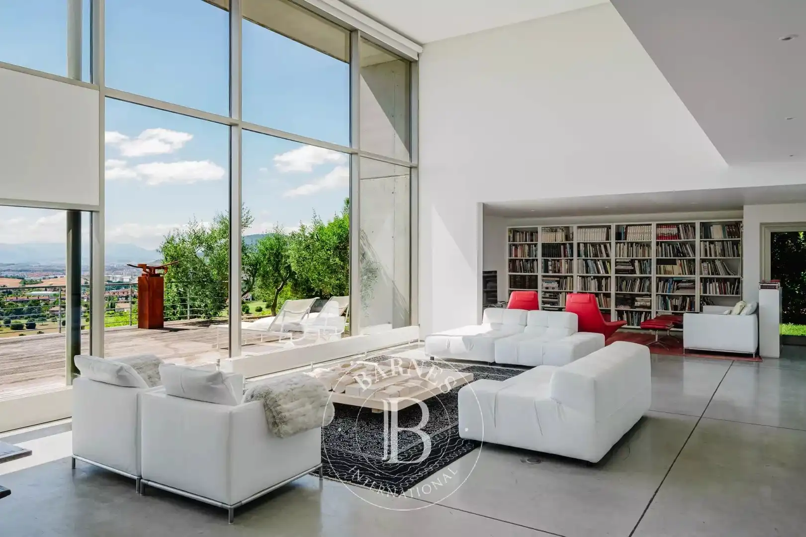 Sala d'estar de Casa o xalet en venda en Valle de Egüés / Eguesibar amb Calefacció, Terrassa i Piscina