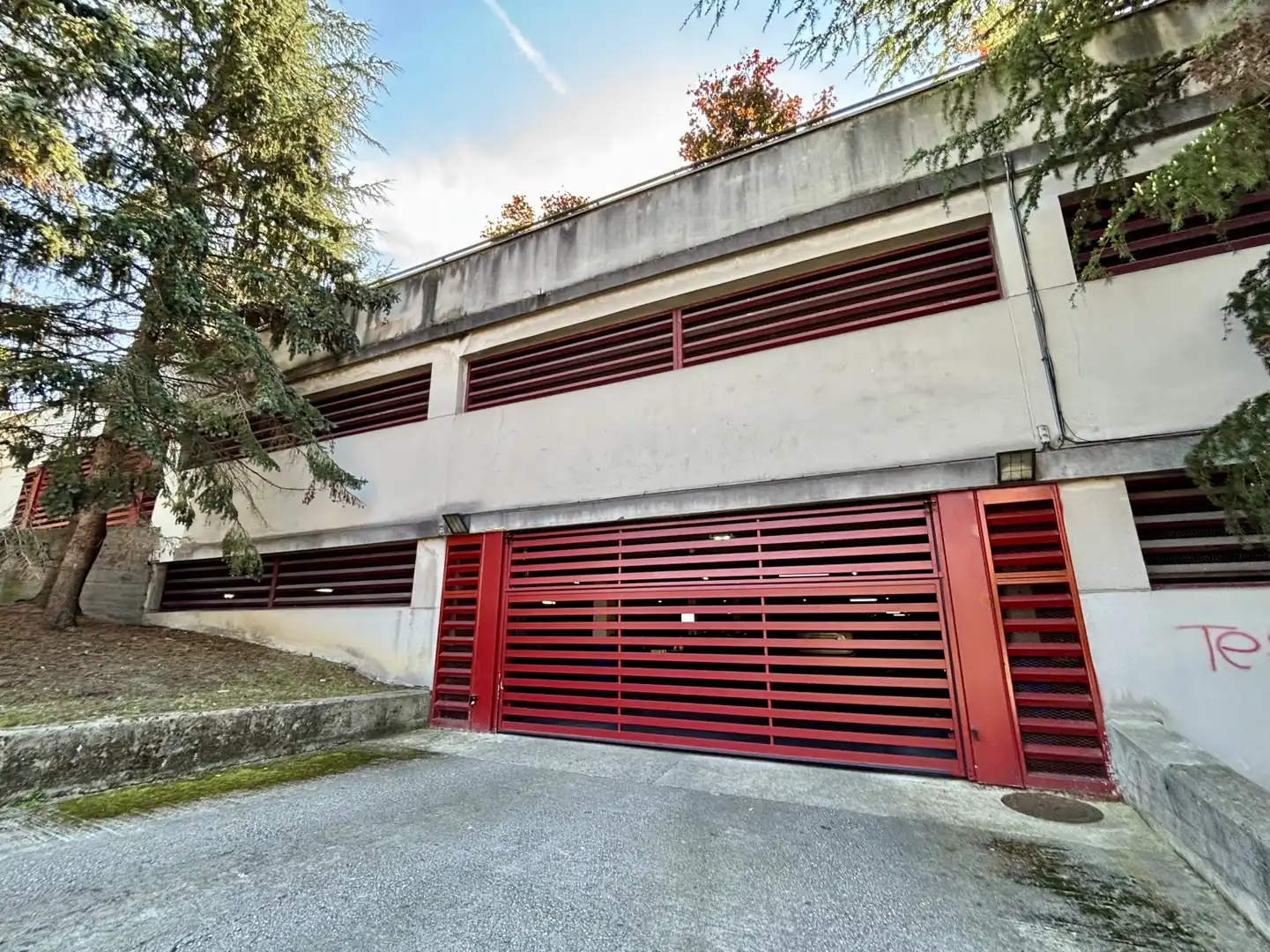 Vista exterior de Piso en venta en Oviedo  con Calefacción, Jardín privado y Parquet