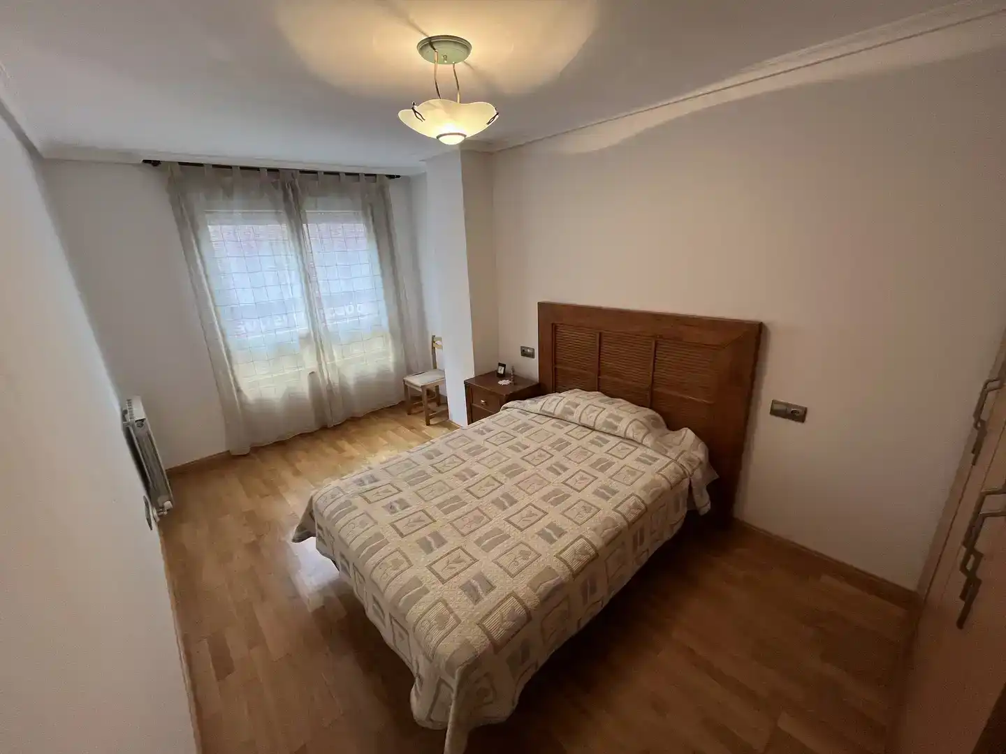 Habitación de Piso de alquiler en León Capital  con Parquet y Amueblado