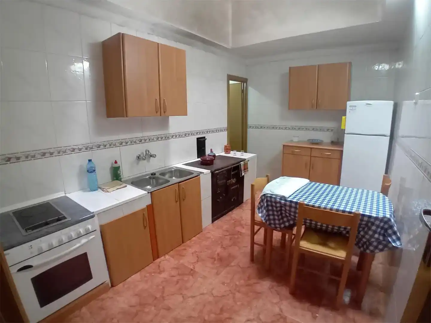 Cuina de Casa adosada en venda en Cabrejas del Pinar amb Traster, Moblat i Balcó