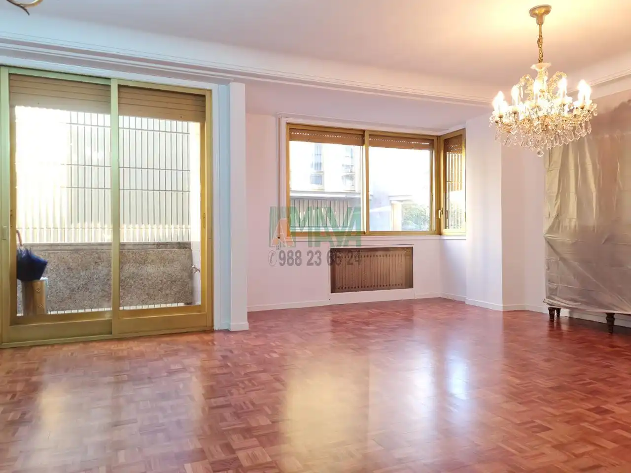Sala d'estar de Pis de lloguer en Ourense Capital  amb Calefacció, Parquet i Traster