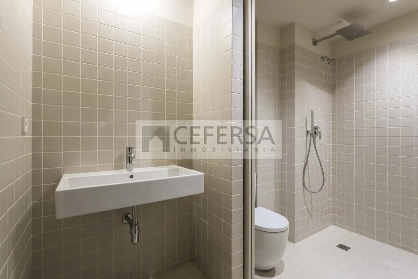 Planta baja en venta en De Sardenya, Sagrada Família