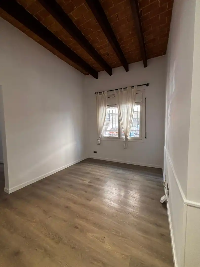 Schlafzimmer von Erdgeschoss zum Verkauf in Badalona mit Klimaanlage, Heizung und Parkett