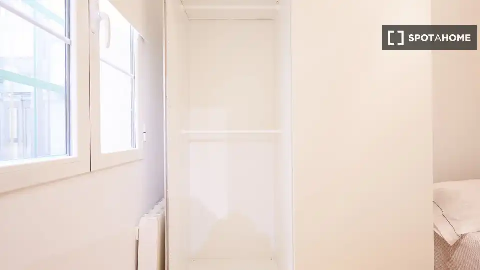 Habitación de Piso de alquiler en Madrid con Aire acondicionado, Calefacción y Amueblado