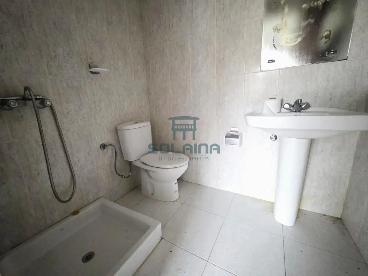 Badezimmer von Fabrikhallen zum Verkauf in Ourense Capital 