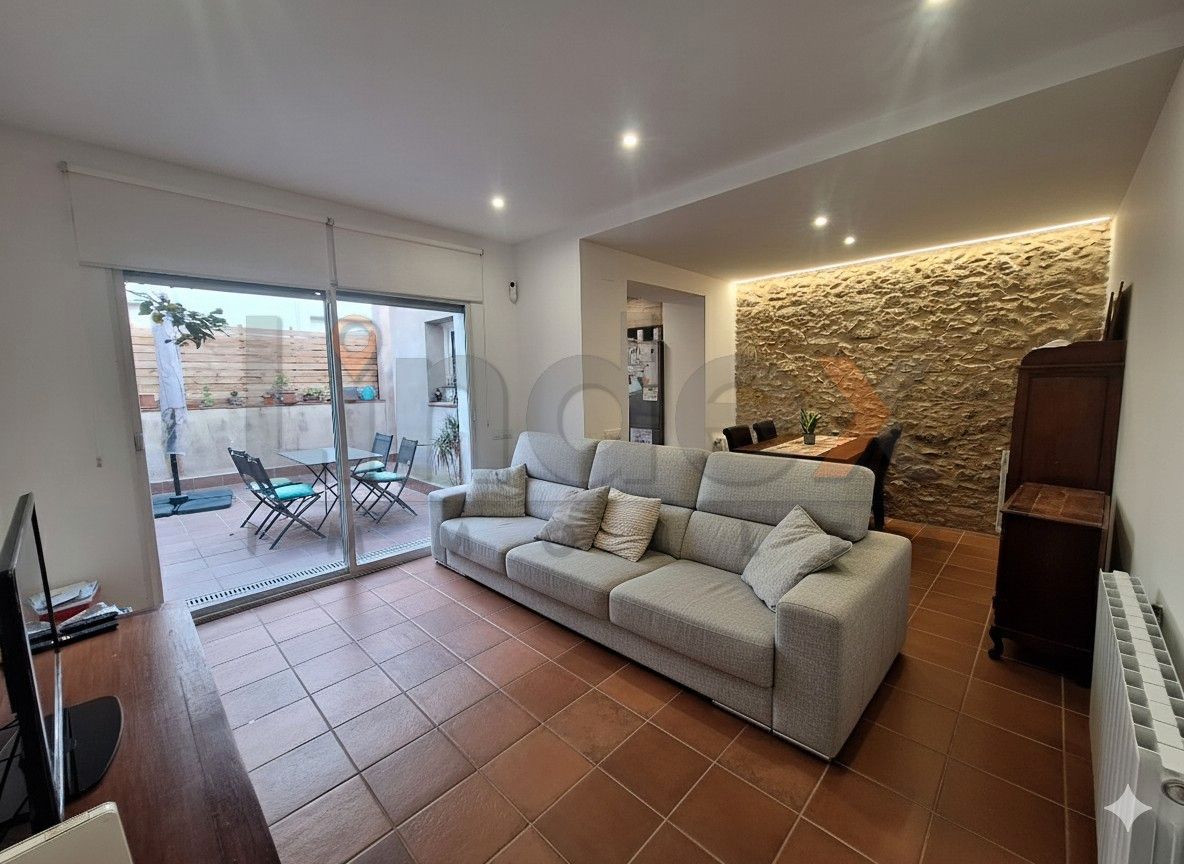 Sala d'estar de Casa adosada en venda en Arenys de Mar amb Calefacció, Terrassa i Alarma