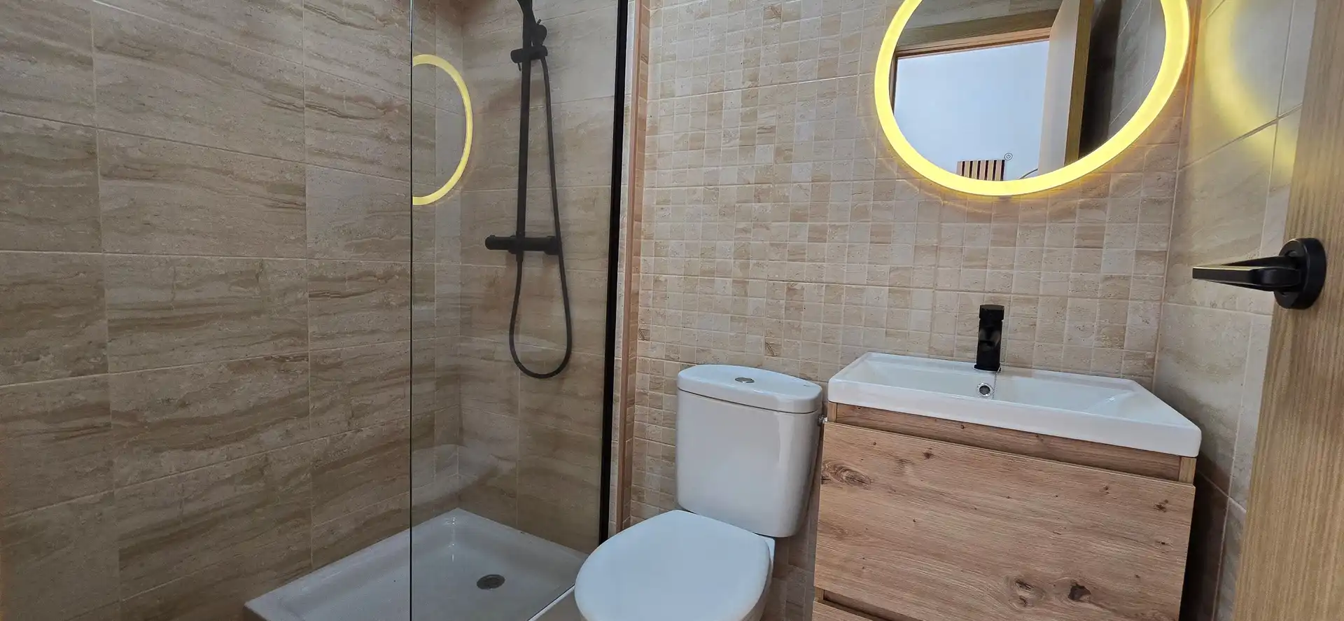 Baño de Casa adosada en venta en Paterna de Rivera con Aire acondicionado, Jardín privado y Terraza