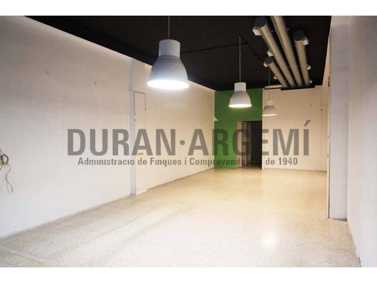 Premises to rent in Terrassa  with Air Conditioner