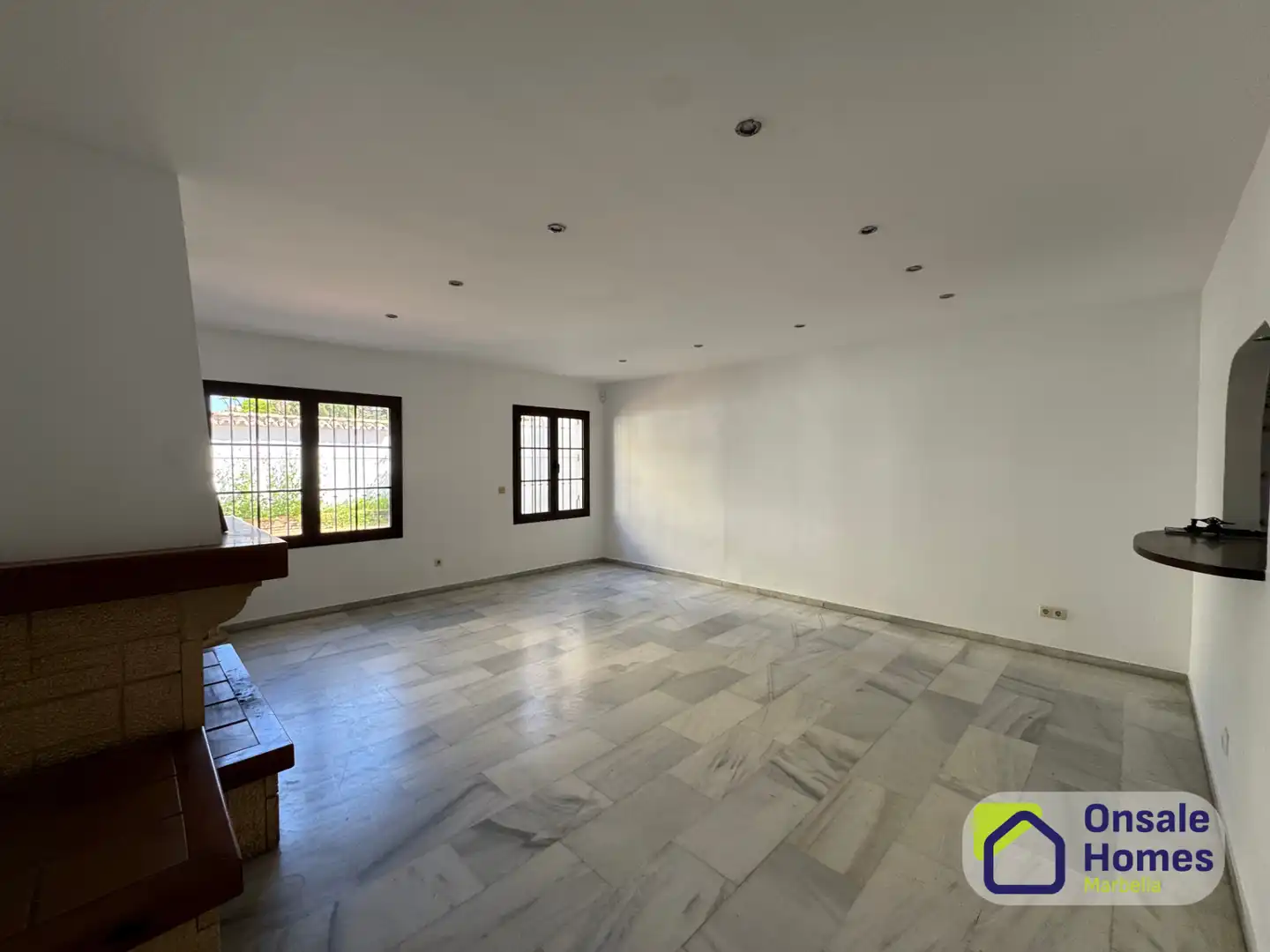 Casa adosada en venta en Marbella con Terraza, Balcón y Alarma
