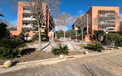 Vista exterior de Pis en venda en Gavà amb Aire condicionat, Jardí privat i Parquet