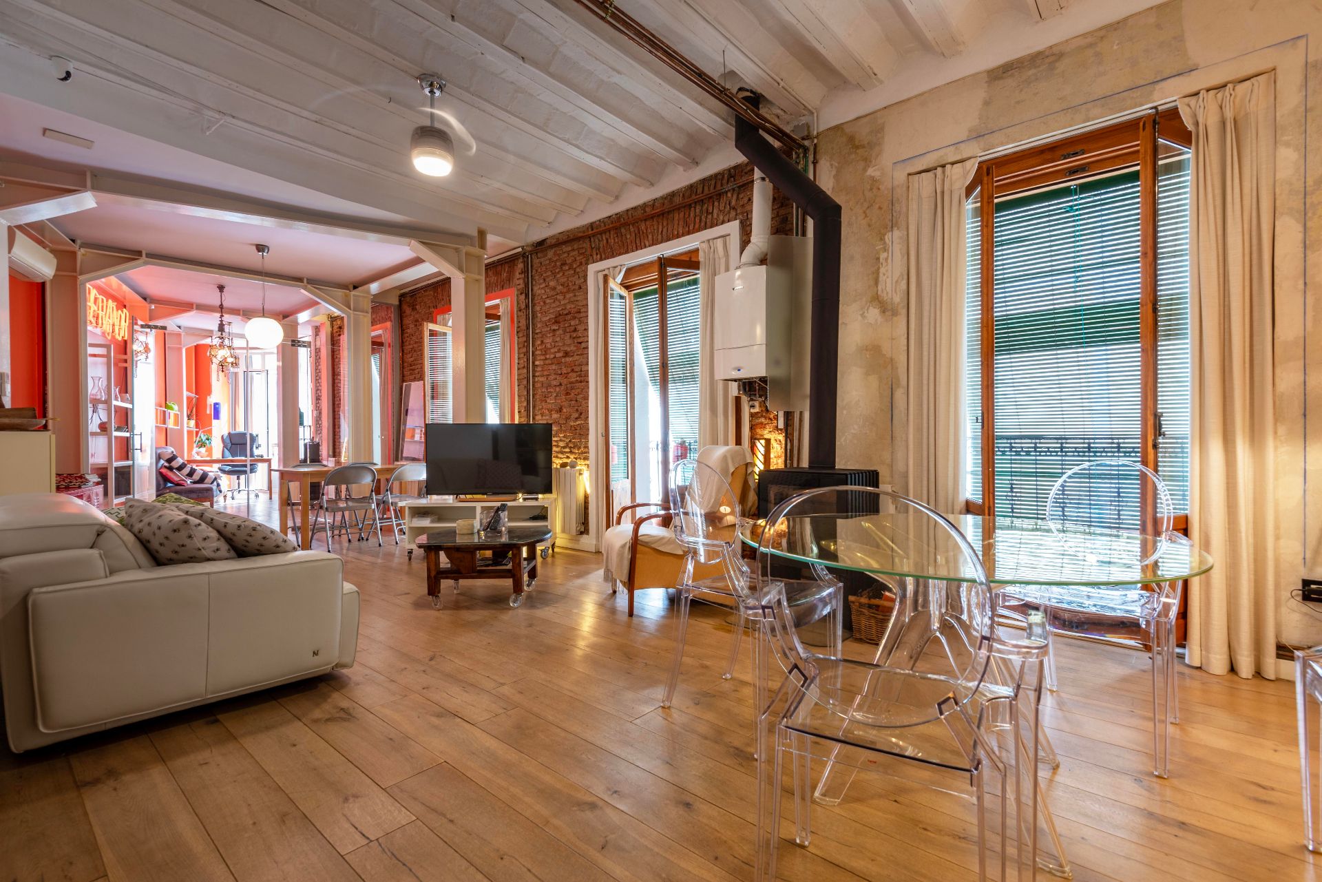 Living room of Flat to rent in  Madrid Capital  with Air Conditioner, Heating and Parquet flooring