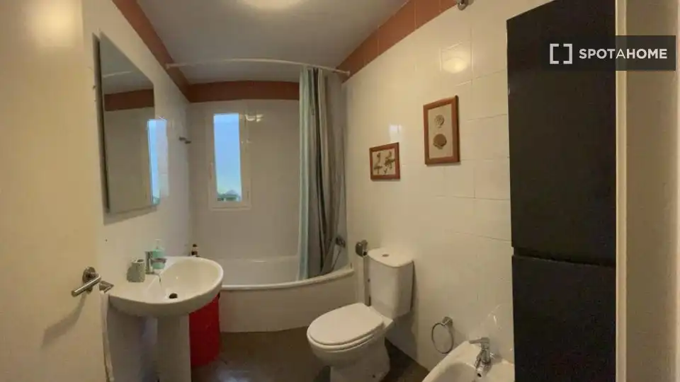 Habitació a La Calzada - La Florida