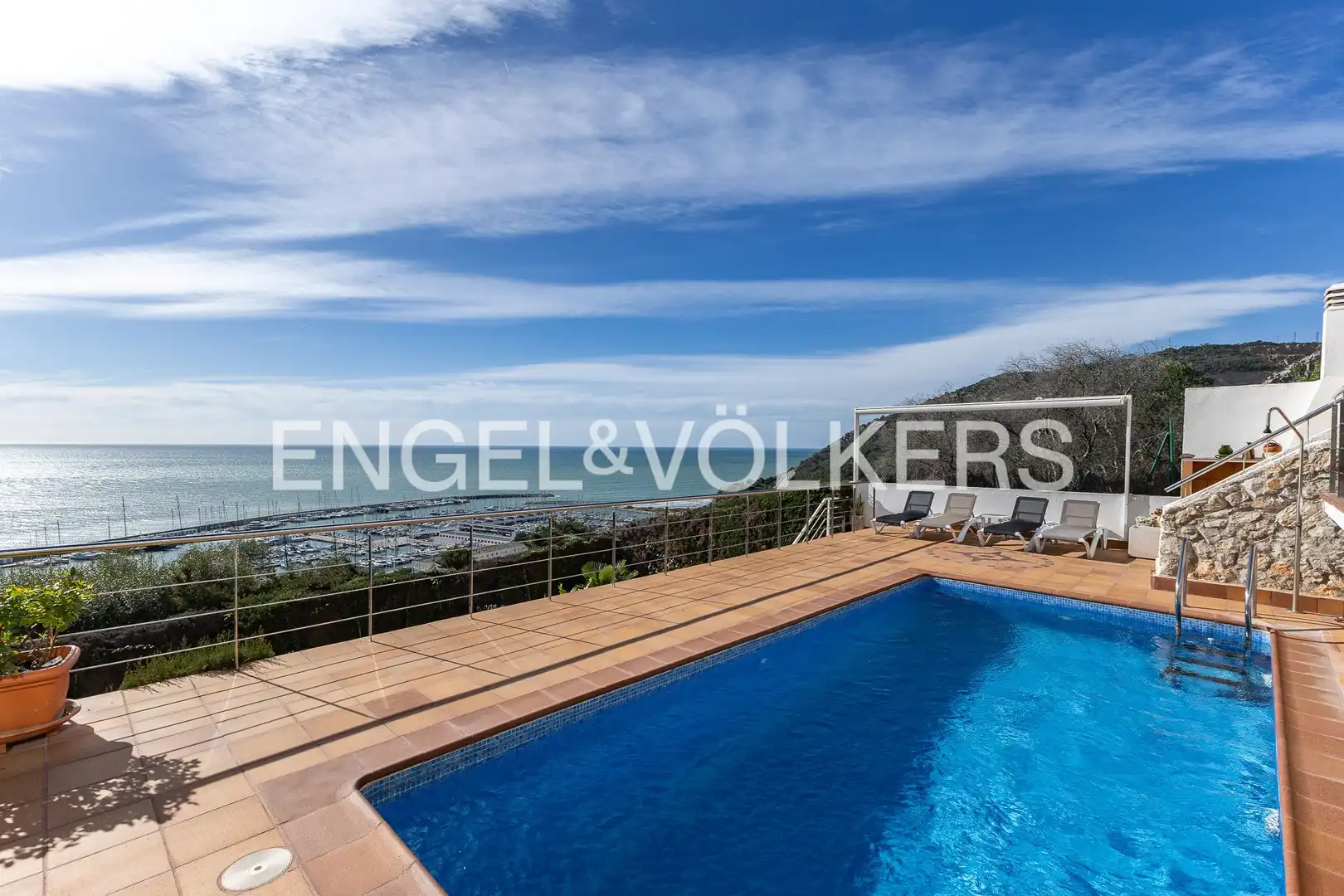 Piscina de Casa o xalet en venda en Sitges amb Aire condicionat, Calefacció i Jardí privat