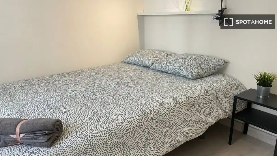 Habitación de Piso de alquiler en Madrid con Aire acondicionado, Calefacción y Amueblado