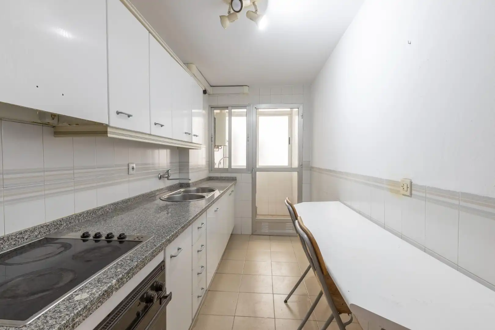 Kitchen of Flat for sale in Granada