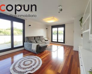 Living room of Attic to rent in Oviedo   with Heating, Parquet flooring and Terrace