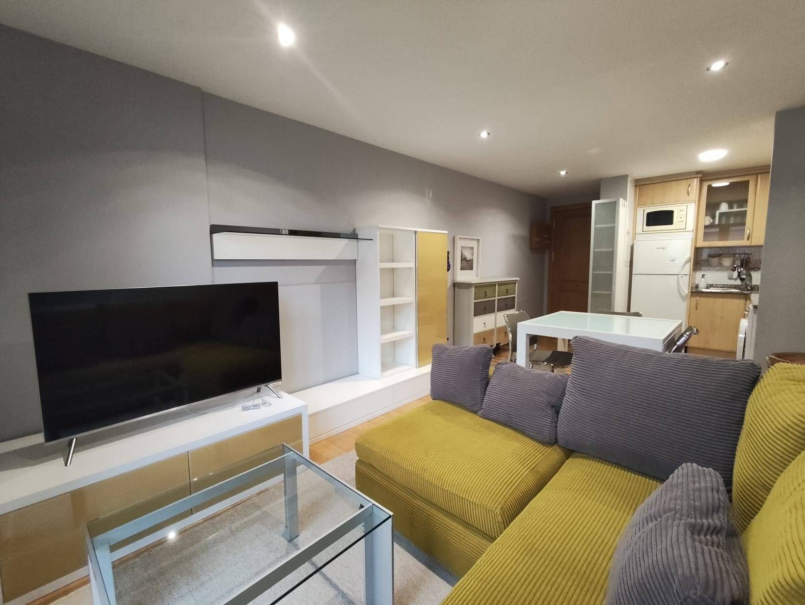 Sala d'estar de Apartament en venda en Ames amb Traster i Moblat