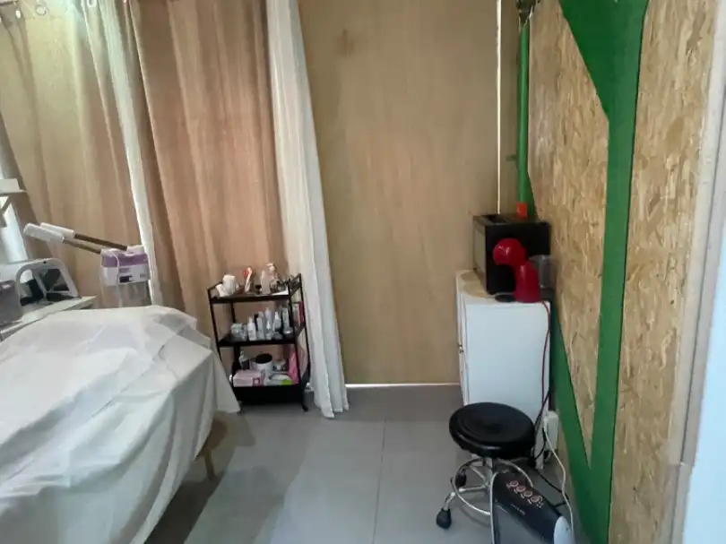 Habitación de Local en traspaso en Valencia