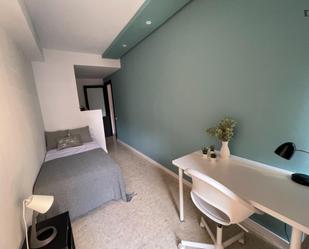 Bedroom of Apartment to share in  Sevilla Capital