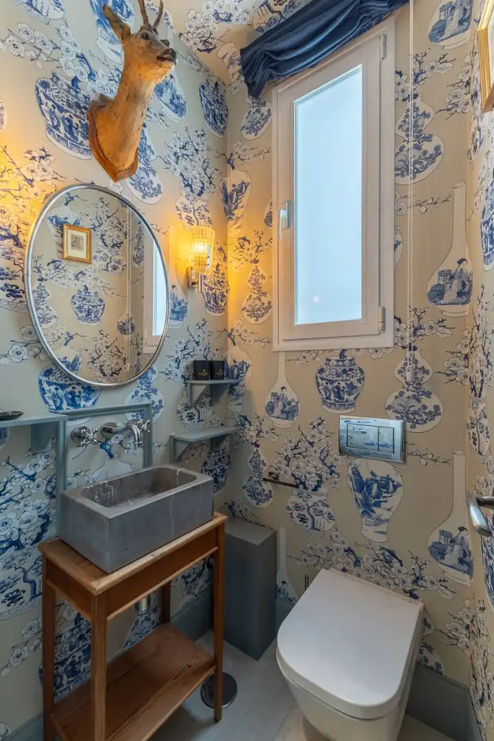Bany de Apartament de lloguer en Madrid amb Aire condicionat, Calefacció i Moblat