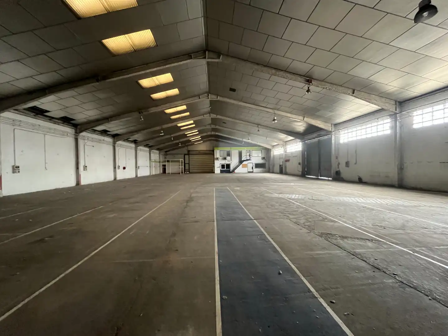 Fabrikhallen zum Verkauf in Barri dels Escriptors