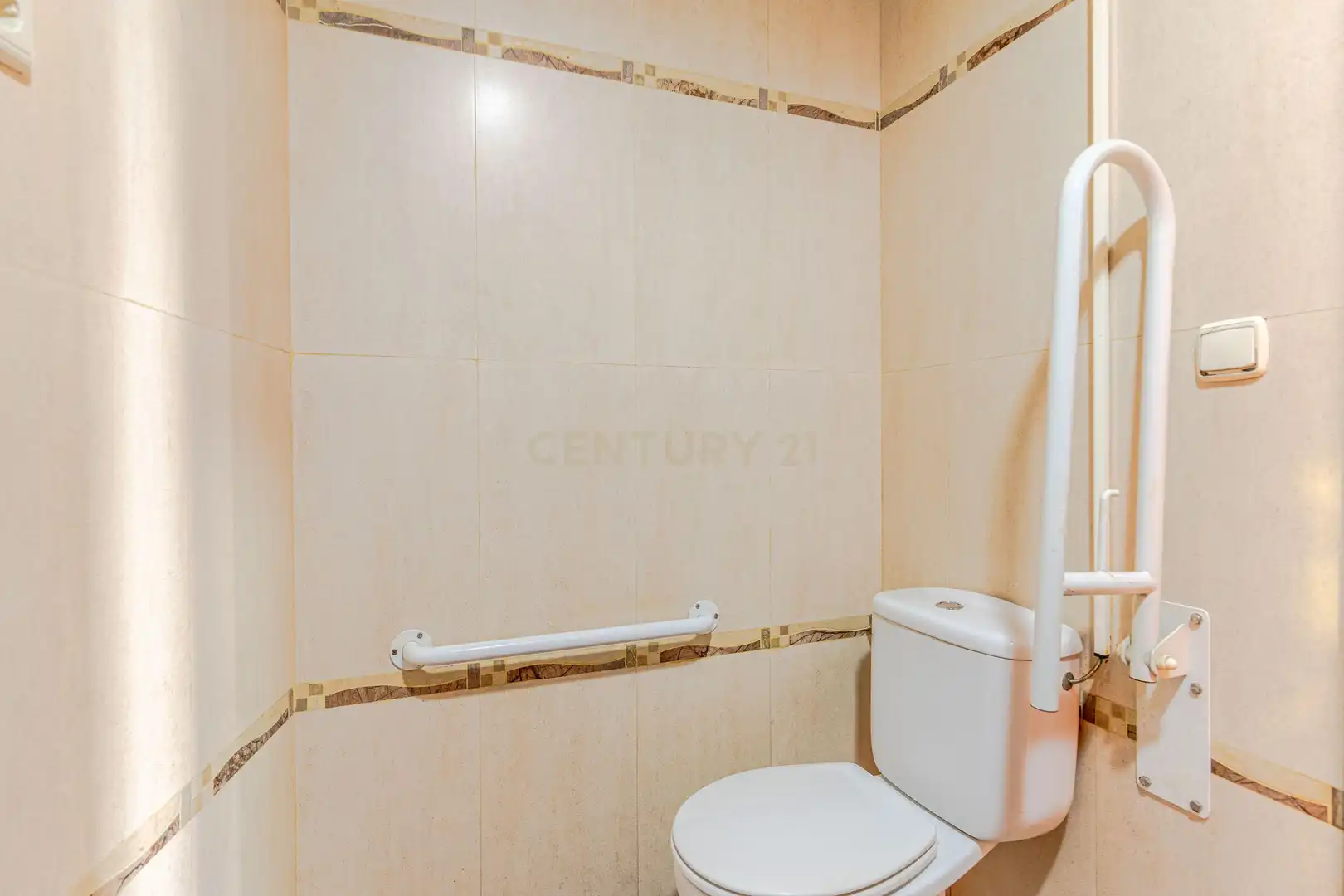 Baño de Local en venta en Las Gabias con Aire acondicionado y Alarma