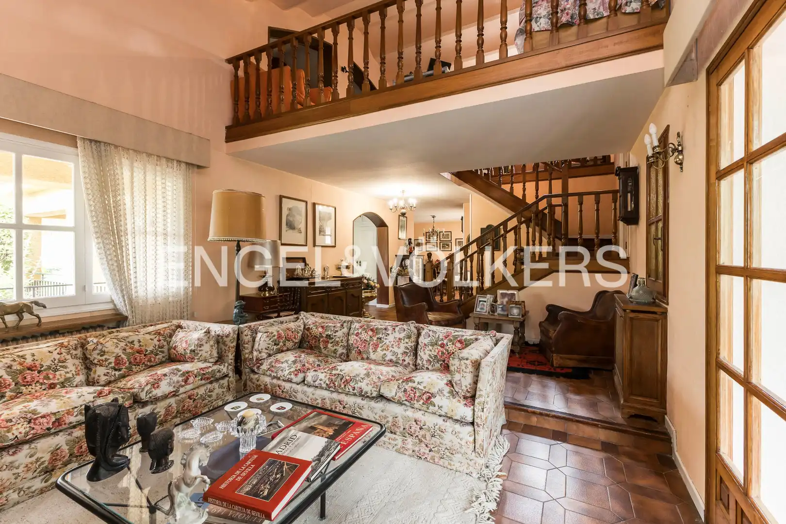 Sala d'estar de Casa o xalet en venda en Tres Cantos amb Calefacció, Jardí privat i Parquet