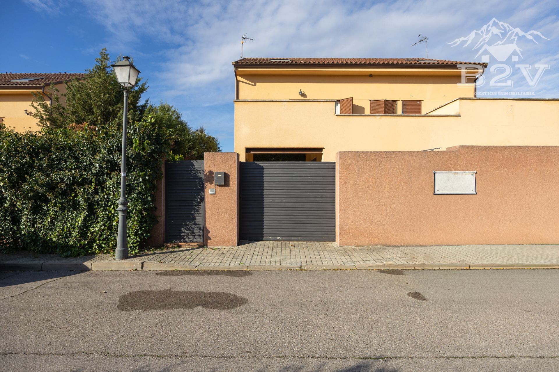 Exterior view of Single-family semi-detached for sale in Valdepiélagos  with Heating, Private garden and Terrace