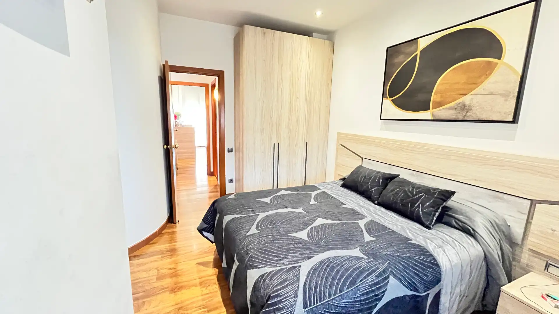 Schlafzimmer von Einfamilien-Reihenhaus zum Verkauf in Santa Coloma de Cervelló mit Klimaanlage, Heizung und Parkett