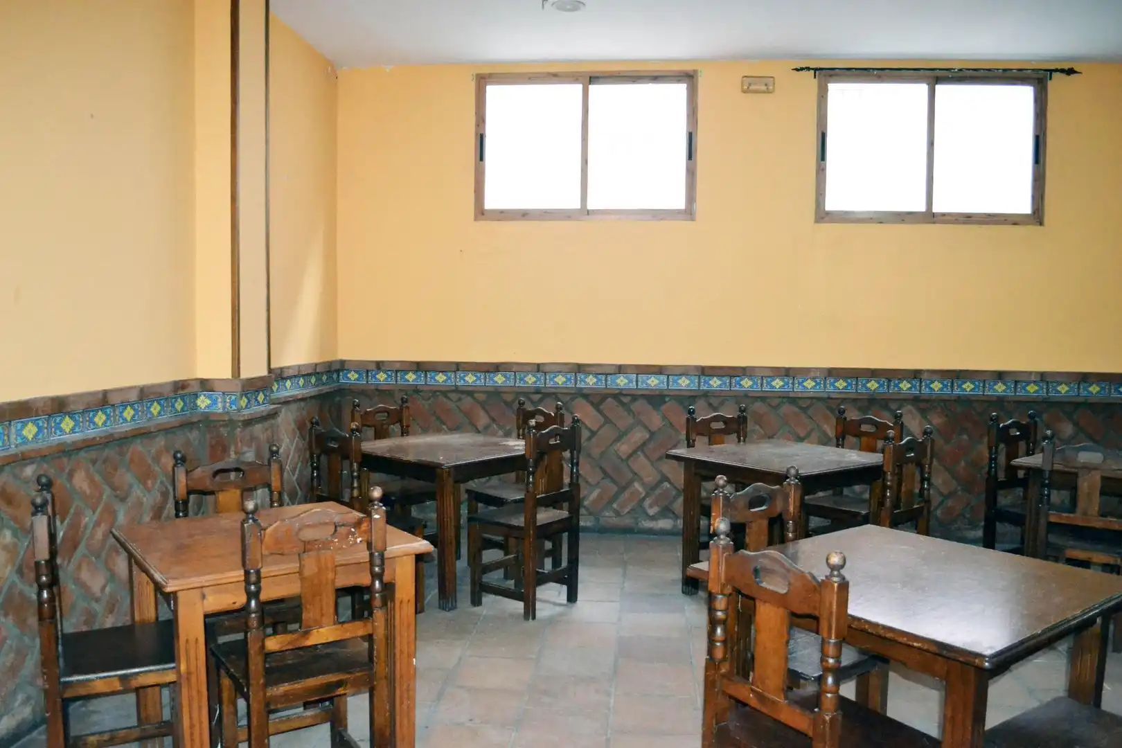 Local de alquiler en Algeciras con Aire acondicionado y Amueblado