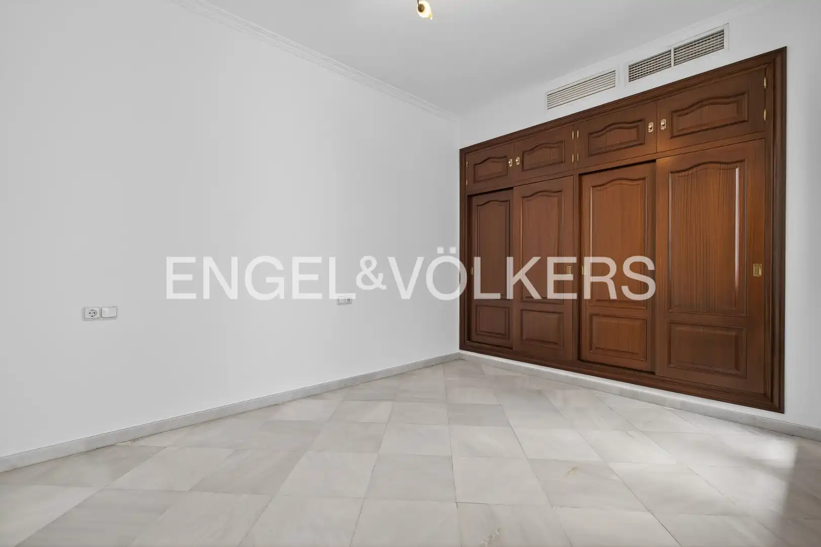 Houses for sale in Osuna  with Air Conditioner and Heating