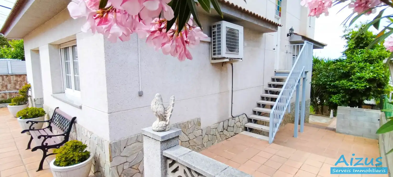 Terrassa de Casa o xalet en venda en Cerdanyola del Vallès amb Aire condicionat, Calefacció i Jardí privat