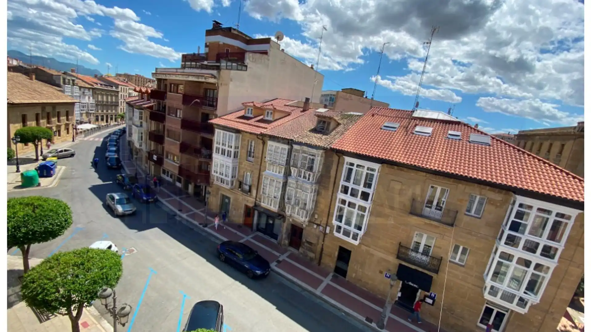 Vista exterior de Piso en venta en Haro con Balcón