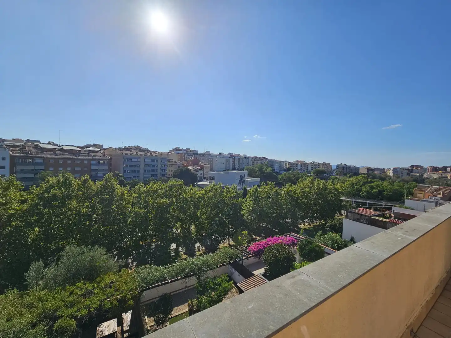 Vista exterior de Dúplex en venta en Terrassa con Calefacción, Parquet y Terraza