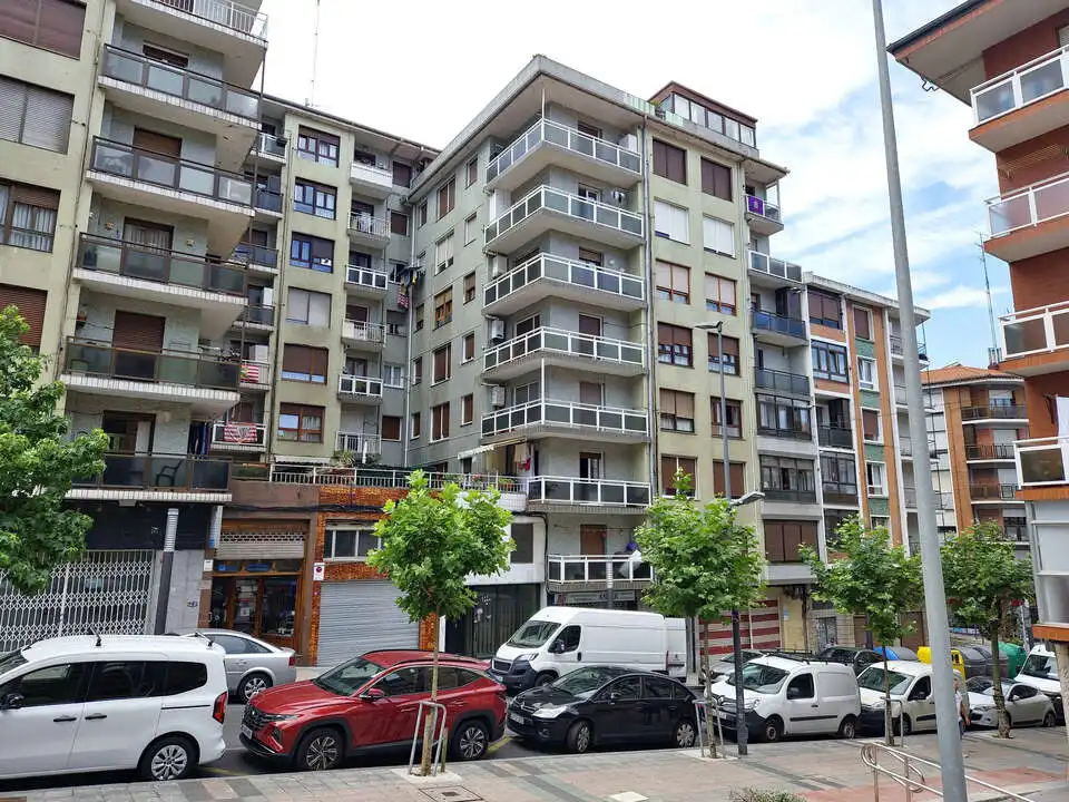 Vista exterior de Piso en venta en Santurtzi  con Calefacción y Terraza