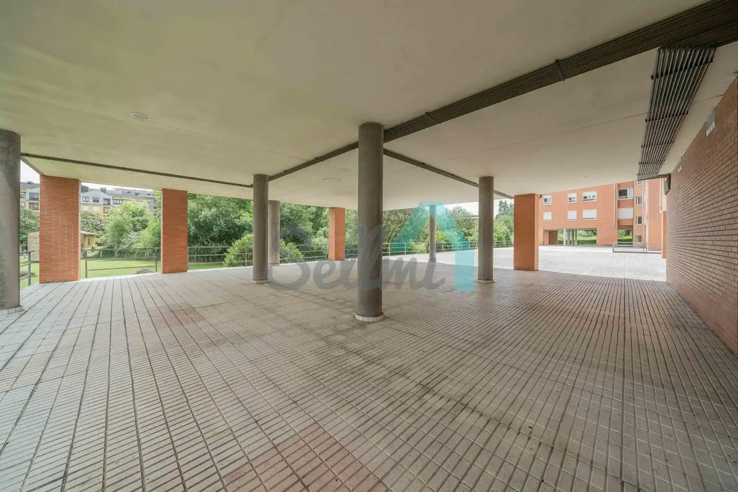 Parking of Flat for rent in Oviedo   with Heating, Parquet flooring and Furnished