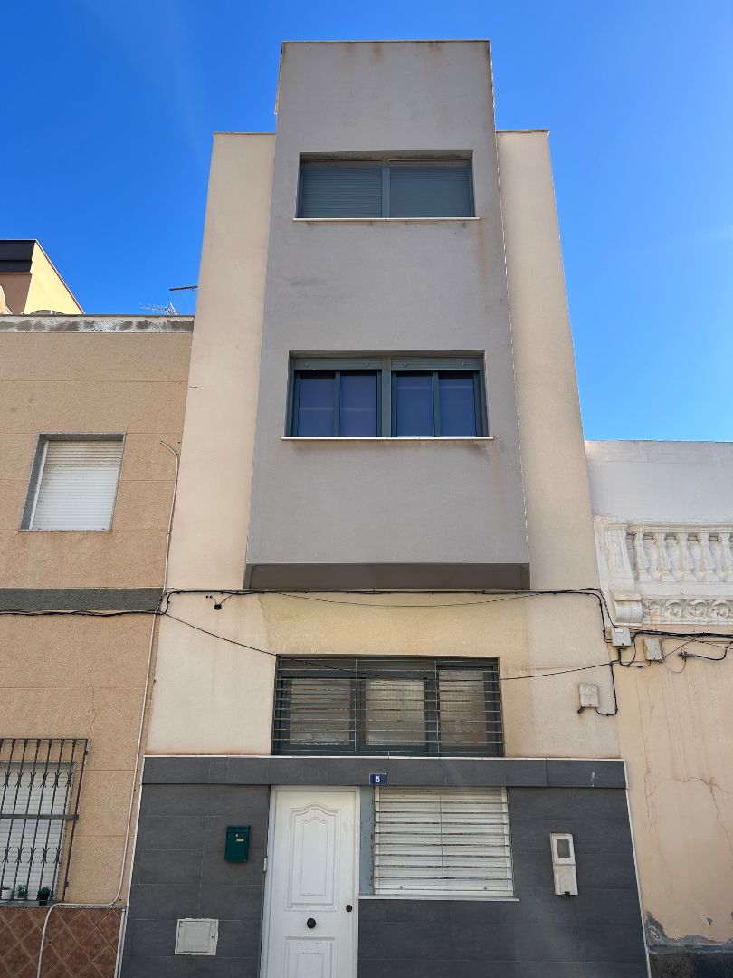 Exterior view of House or chalet for sale in  Melilla Capital  with Terrace, Oven and Washing machine