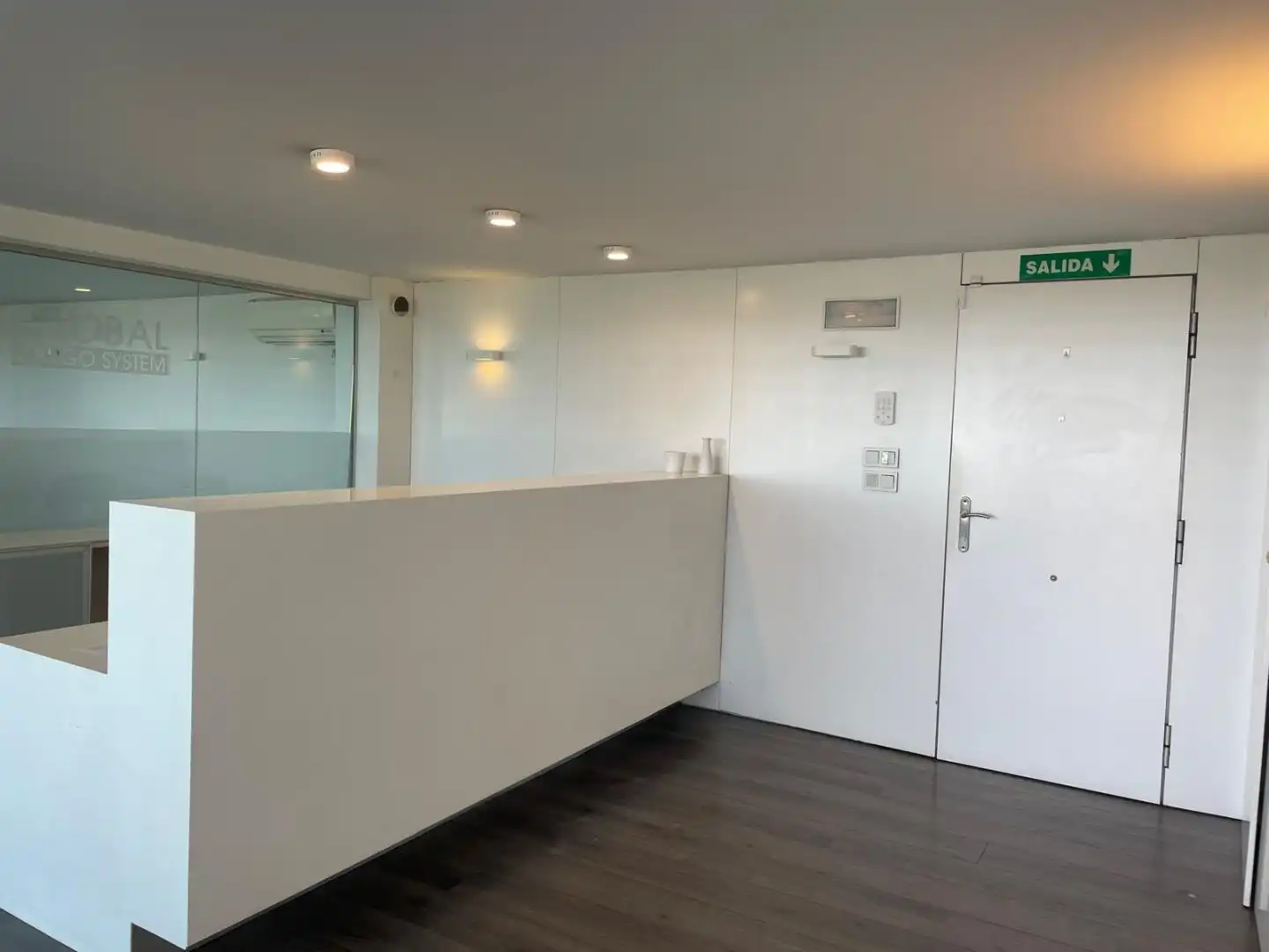 Büro zur Miete in Xirivella mit Klimaanlage, Heizung und Terrasse