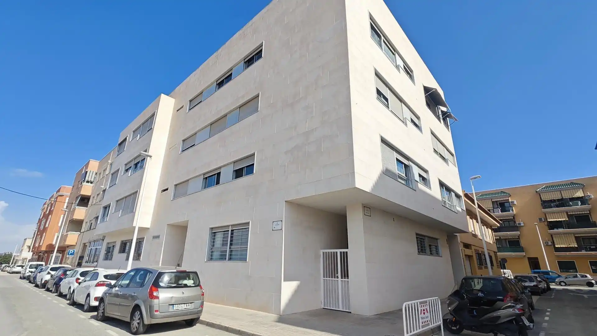 Vista exterior de Pis en venda en Elche / Elx amb Aire condicionat, Moblat i Alarma