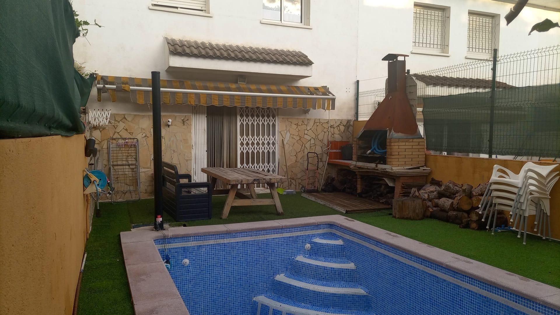 Single-family semi-detached for sale in Carrer MAS D'IGLESIAS, Llevant