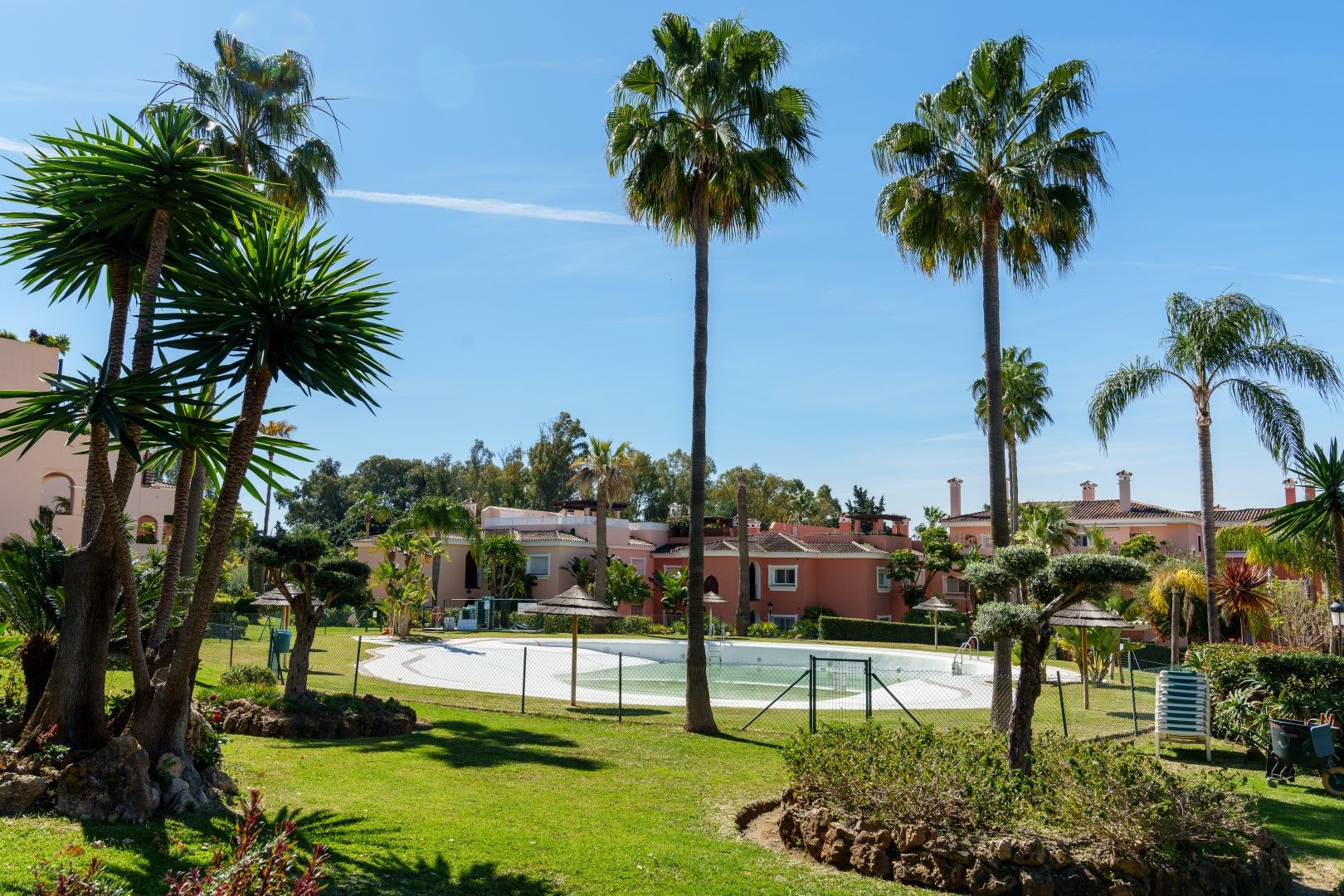 Jardí de Apartament en venda en Estepona amb Aire condicionat, Piscina i Piscina comunitària