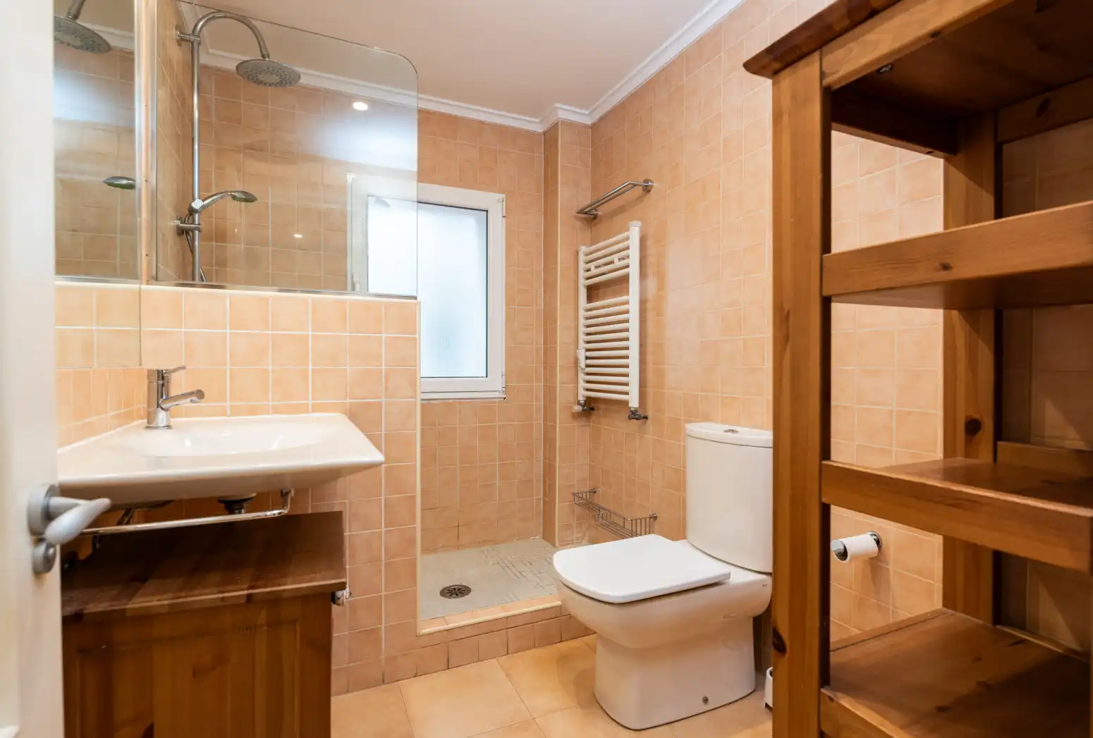Baño de Piso en venta en Oviedo  con Calefacción y Parquet